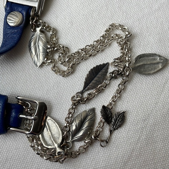 La Mer Collections Women's Leaf Charm Blue Leather Watch - Picture 8 of 10